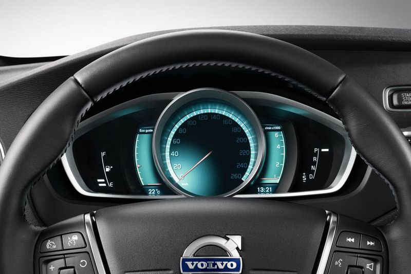Компания Volvo представила новый V40 Cross Country (15 фото+видео)