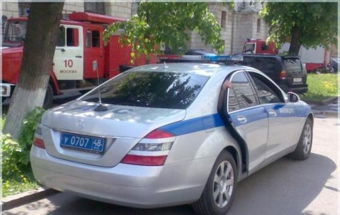 полицейские машины россии 
