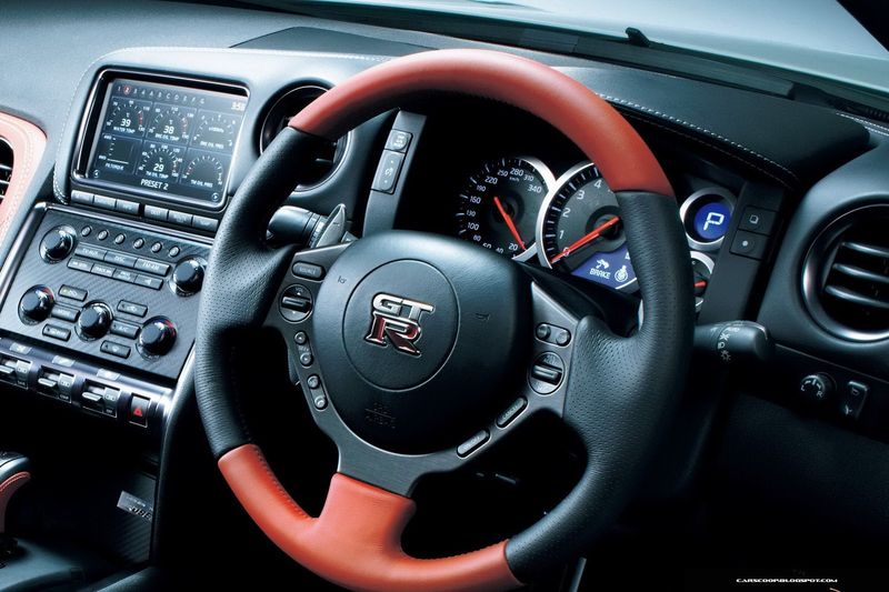 Очередная модернизация спорт-кара Nissan GT-R (38 фото+2 видео)
