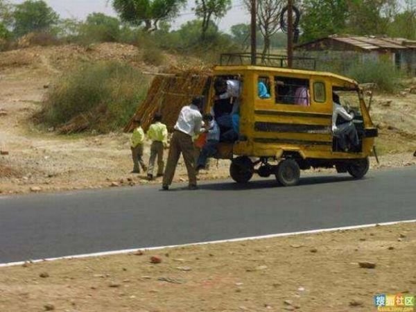 Школьные автобусы в Индии (30 фото)
