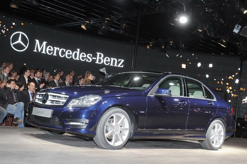 Компания Mercedes показала в Детройте обновленный C-class (21 фото)