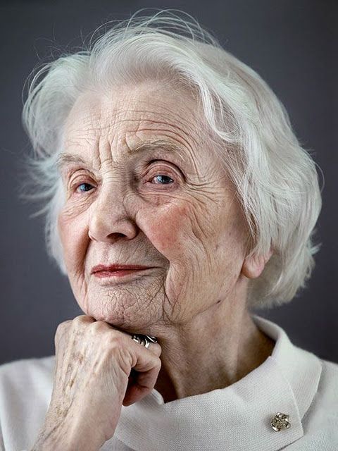 Люди, которым 100 лет (12 фото)