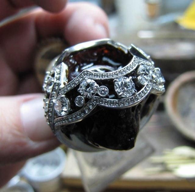 Эксклюзивное кольцо с изумрудом в 13 карат (19 фото)