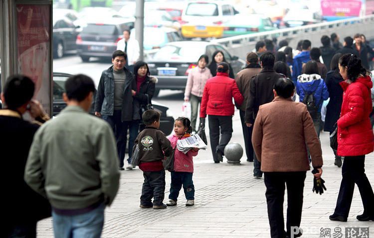 Юные бизнесмены на улицах Китая (6 фото)
