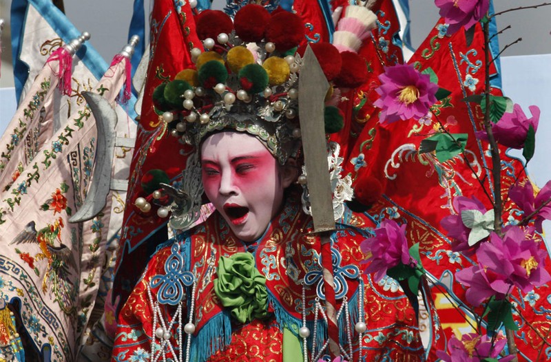 Фестиваль светящихся фигур в Китае (26 фото)