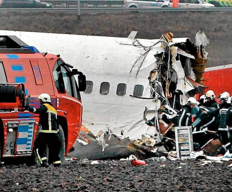 Крушение самолета в Амстердаме (17 фото + видео) 
