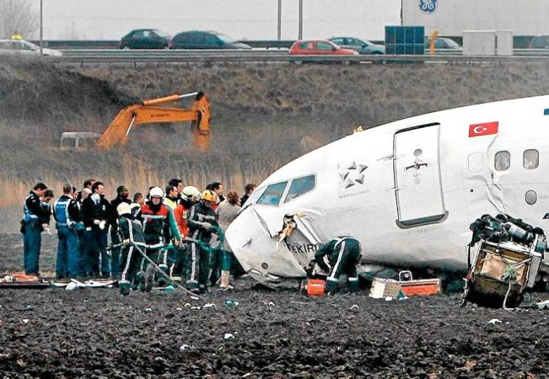 Крушение самолета в Амстердаме (17 фото + видео) 