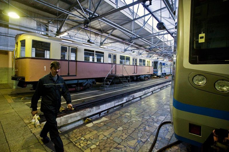 Местная достопримечательность — исторический вагон серии А под номером 1. Первый вагон первой серии вагонов в московском метро.