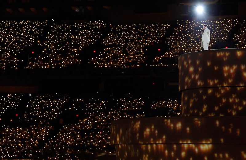 К.Д.Ланг поет на церемонии открытия Зимних Олимпийских игр 2010.
