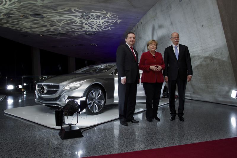 Mercedes-Benz отмечает 125-годовщину первого авто (19 фото)