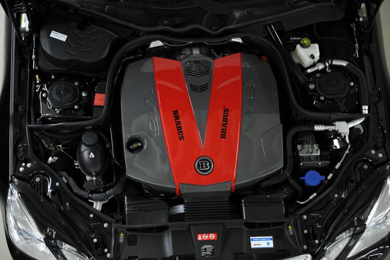 Этим автомобилем стал флагманский седан Mercedes S 350 BlueTEC, получивший специальный модуль BRABUS ECO <br> PowerXtra D6S, который увеличивает мощность стандартного мотора на 55 л.с. и на 70 Нм – его крутящий момент.<br/> Основной идеей разработанного инженерами Brabus модуля является то, что при движении автомобиля в режиме <br> “Eco”, двигатель развивает стандартные 258 л.с. и пиковый крутящий момент в 620 Нм.<br/> Но если перевести режим работы 7-ступенчатой автоматической трансмиссии 7G-TRONIC PLUS в положение “Manual” <br> или “Sport”, то в дело вступает BRABUS ECO PowerXtra D6S, увеличивающий отдачу до 313 “лошадок” и 690 Нм <br> крутящего момента.<br/> В таком режиме S 350 BlueTEC разгоняется с места до сотни на полсекунды быстрее стандартного – всего за 6,5 <br> секунд, ну а максимальная скорость по прежнему остается ограниченной на 250 км/ч.<br/> Кроме того, тюнеры готовы предложить специальные версии модуля BRABUS ECO PowerXtra D6S, которые подойдут для <br> установки на Mercedes E 350 CDI BlueEFFICIENCY с любым типом кузова, а также для новейшего CLS 350 CDI <br> BlueEFFICIENCY.