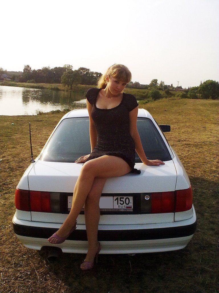 Красивые девушки и авто (37 фото)