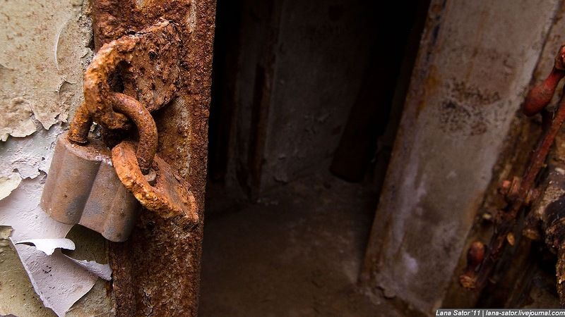 Бомбоубежище заброшенного института коррозии (36 фото)