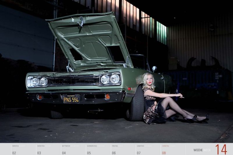Эротичный календарь Girls&legendary us-cars 2012 (31 фото)