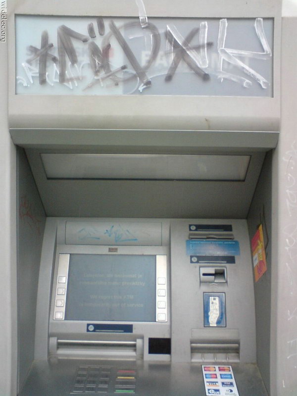 Как выудить деньги из банкомата (10 фото)