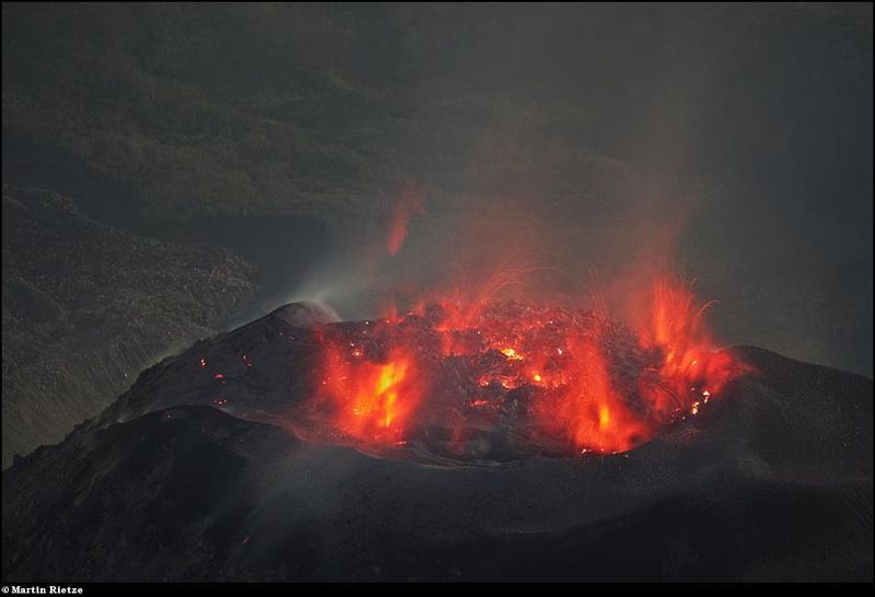 Сантьягито - вулкан, родившийся в Гватемале в 1922 году