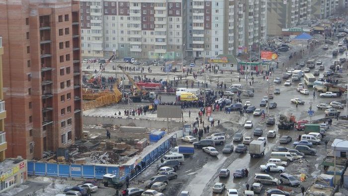 В Красноярске рухнул башенный кран. (22 фото+видео)