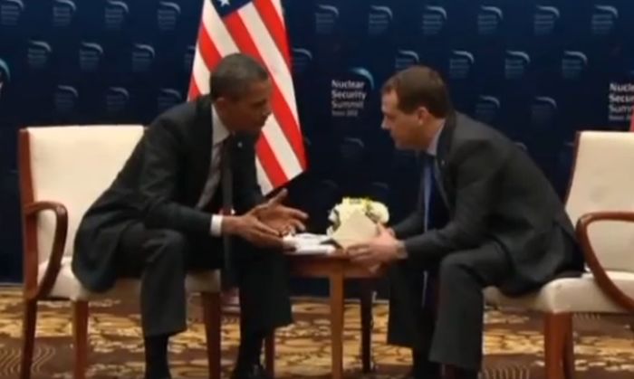 Фрагмент беседы Обамы и Медведева (видео)