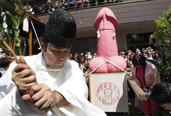 Японский фестиваль фалосов  (14 фото)