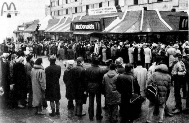 Первый МакДональдс в СССР (6 фото)