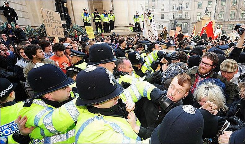 Беспорядки в Лондоне во время саммита G20 (29 фото)