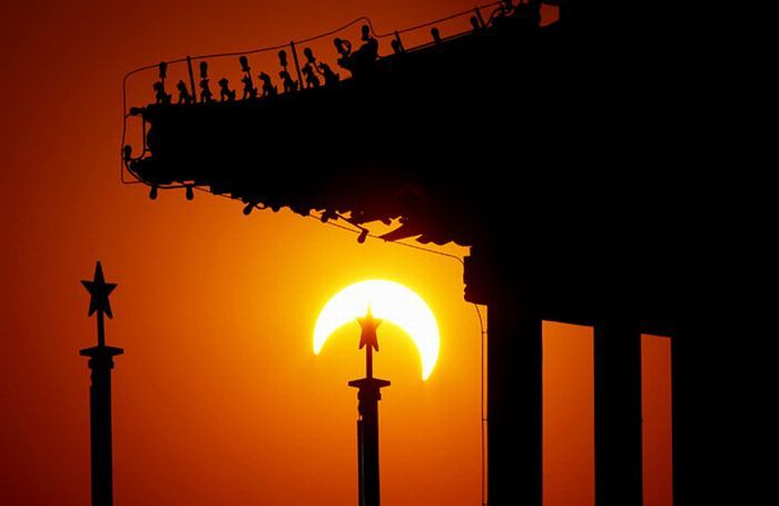 Солнечное затмение в Азии и Африке (14 фото)