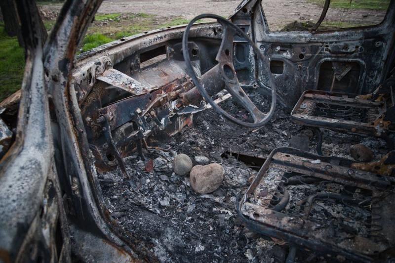 По слухам, две АЗС были сожжены, на самом деле сгорел только автомобиль, город полон слухов.