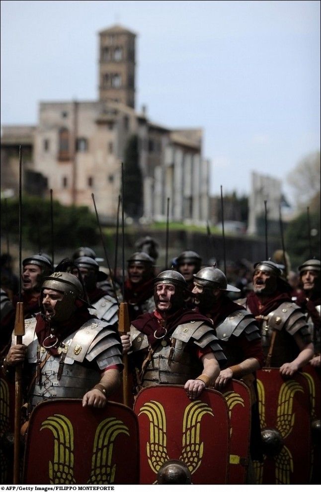 Согласно преданию Рим был основан двумя братьями Ромулом и Ремом в восьмом веке до нашей эры.