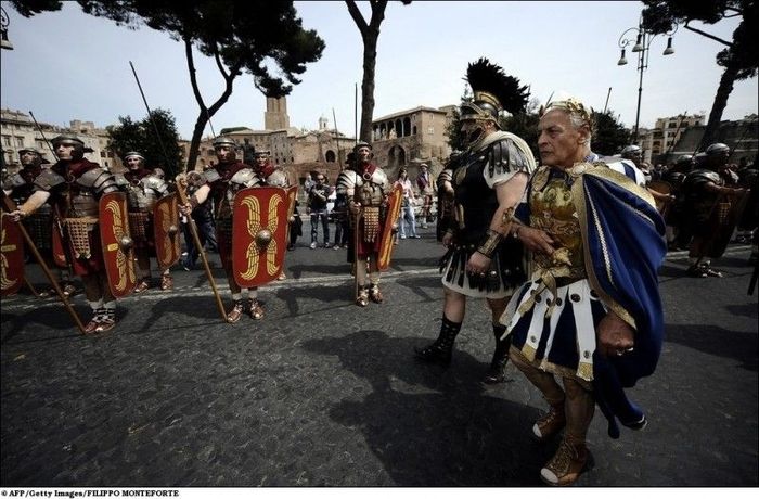 Парад в
честь 2763-летия Рима (10 фото + 1 видео)
