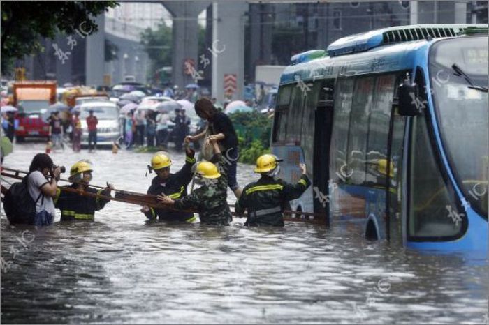 Китай оказался под водой (30 фото)