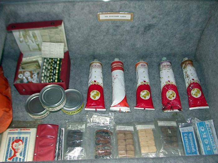 Еда в тюбиках для советских космонавтов (14 фото)