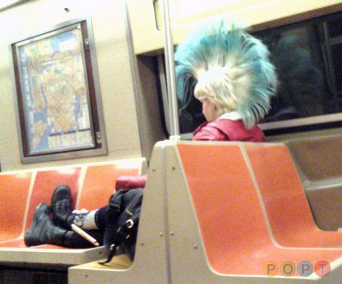 Странные люди в метро (102 фото)