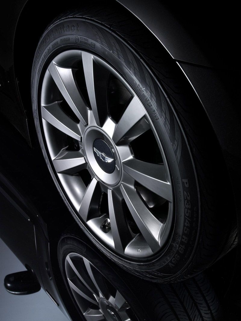Hyundai Genesis в совместном проекте с брендом Prada (10 фото)