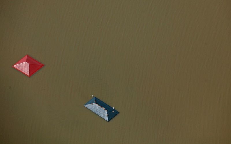 Затопленные здания недалеко от Лэйк Провиденс, Луизиана. (Reuters/Eric Thayer)