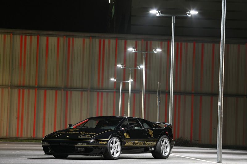 Тюнеры из Cam Shaft доработали Lotus Esprit Sport 350 (12 фото)