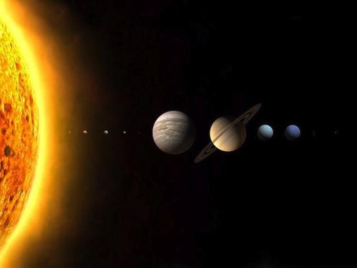 10 странных спутников Солнечной системы (12 фото)