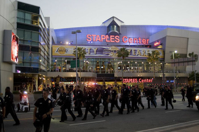 Баскетбольные беспорядки в Лос-Анджелесе ( 13 фото )