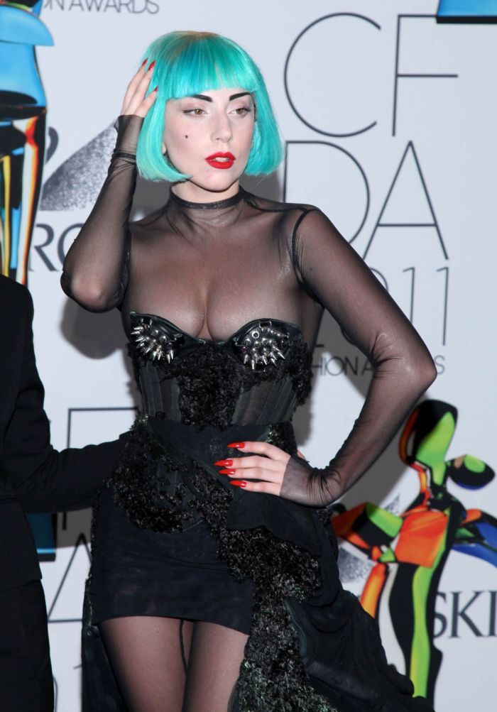 Леди Гага порадовала публику откровенным нарядом (8 Фото)