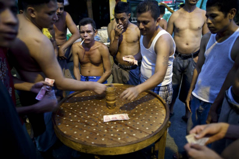 Сокамерники, или коррупция в тюрьмах Гондураса (16 фото)