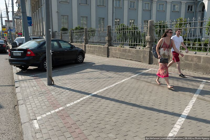 Московская парковка на тротуарах (18 фото)