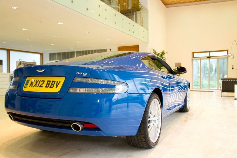 Aston Martin и Facebook* выпустили модель DB9 — 1M (6 фото)