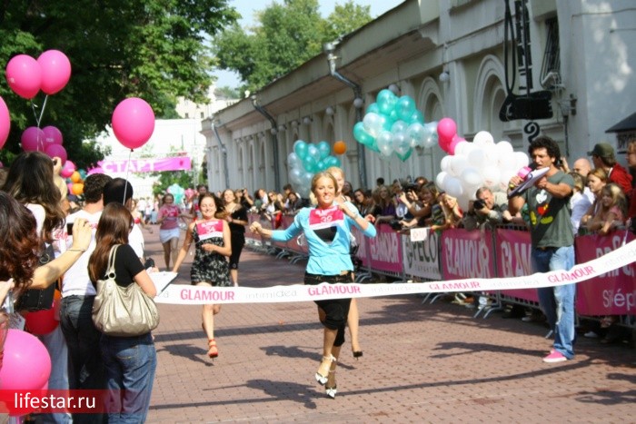 GLAMOURный забег на шпильках в Москве (32 фото)