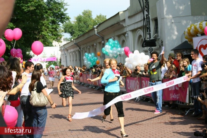 GLAMOURный забег на шпильках в Москве (32 фото)