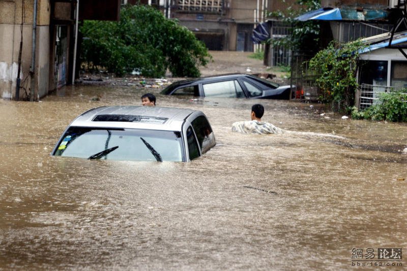 Китай пережил потоп (8 фото)