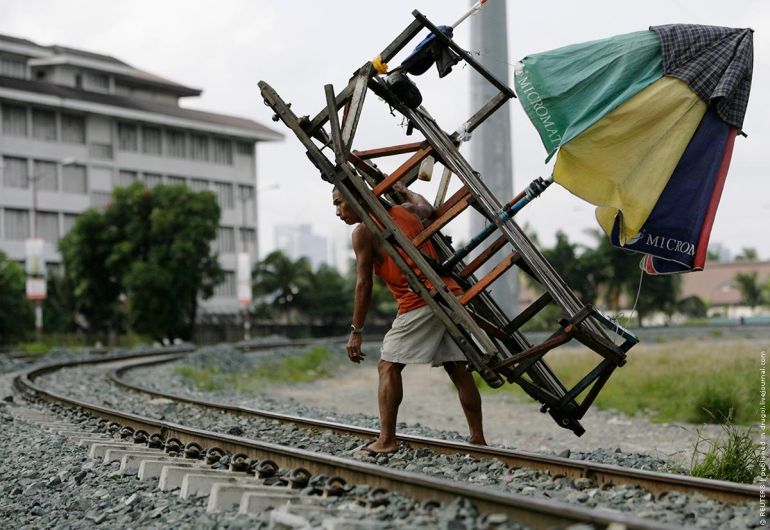 Филиппинские железнодорожные рикши (5 фото) 
