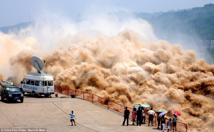 Китайцы решили очистить хуанхэ взрывом (4 фото+текст)