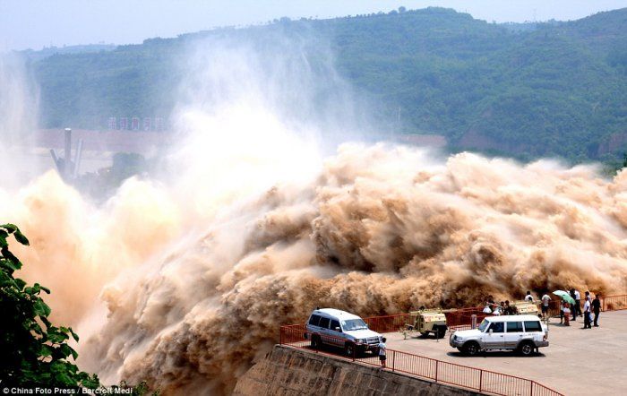 Китайцы решили очистить хуанхэ взрывом (4 фото+текст)
