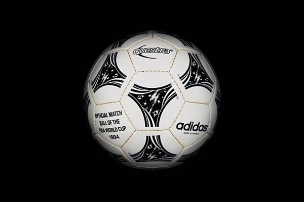 Официальный футбольный мяч 