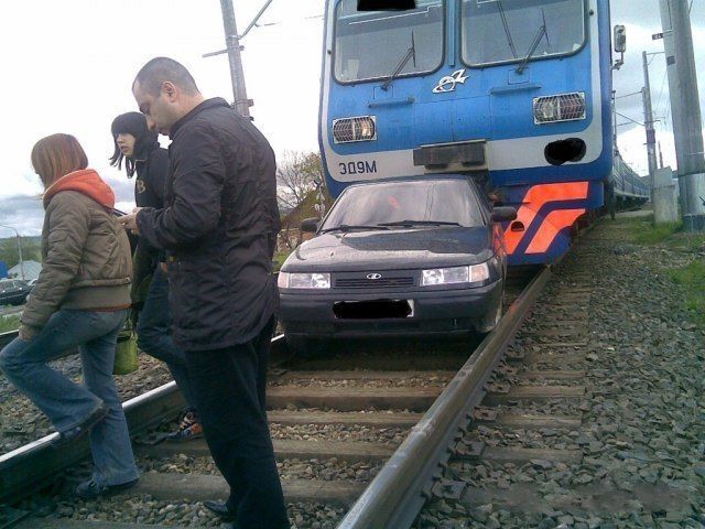 Странная авария на железной дороге (3 фото)