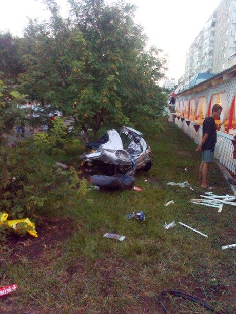 В Оренбурге на улице Чкалова произошло серьезное ДТП (8 фото)